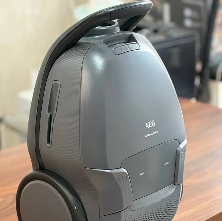 جاروبرقی های آاگ سری هوشمند و انیمال مدل Aeg animal 8000 AB81A2DG